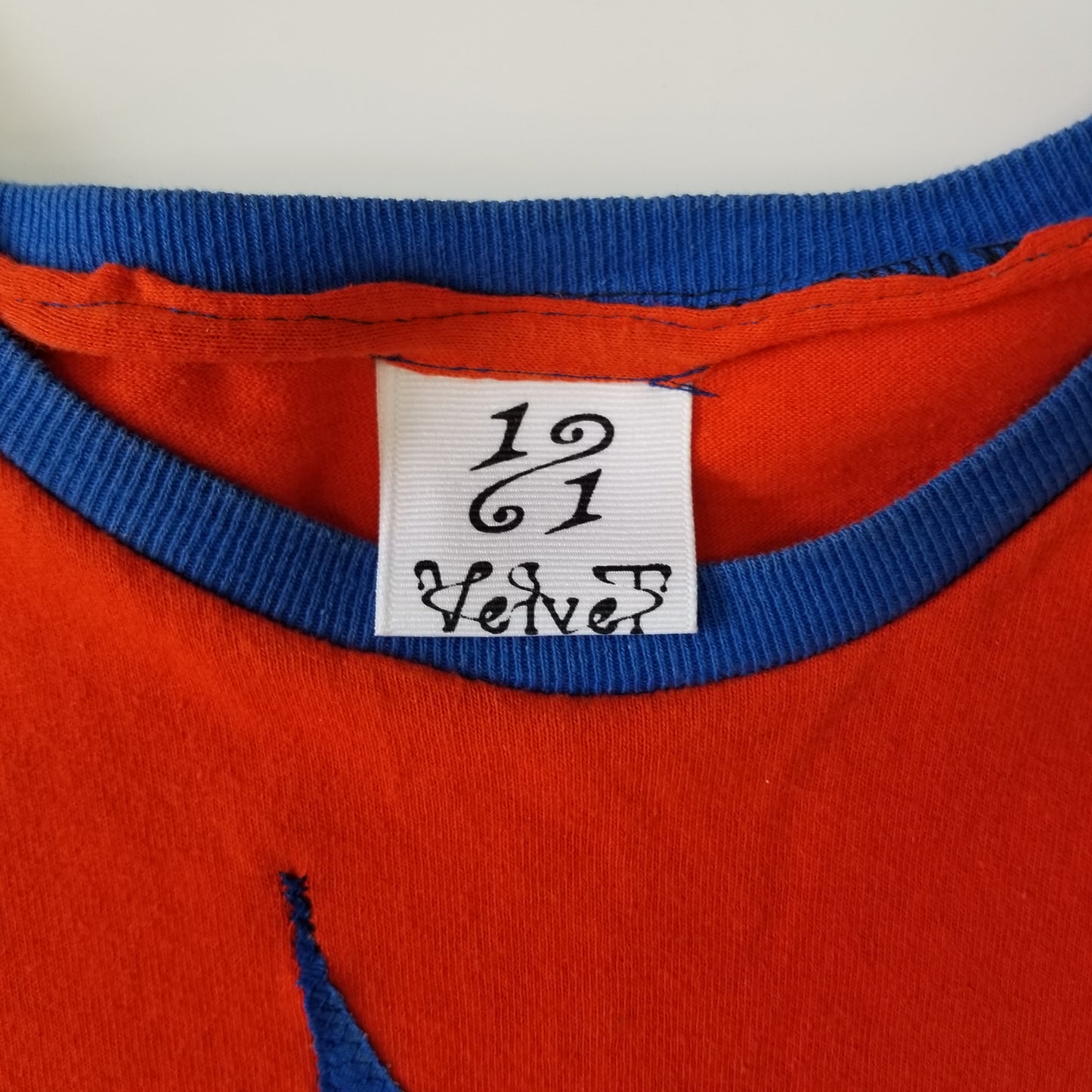 T-shirt étoile orange et bleu