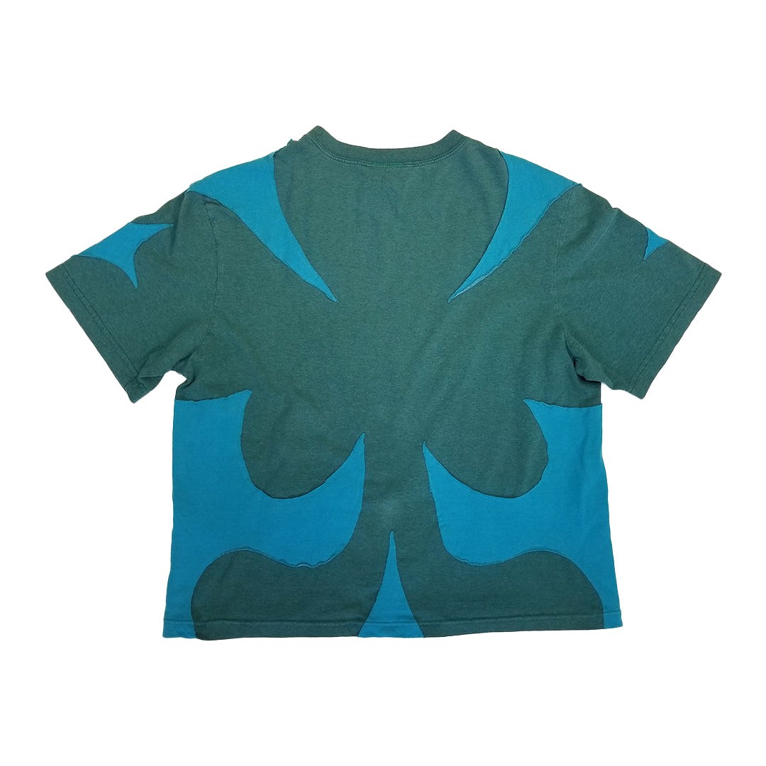 T-shirt bleu sur vert